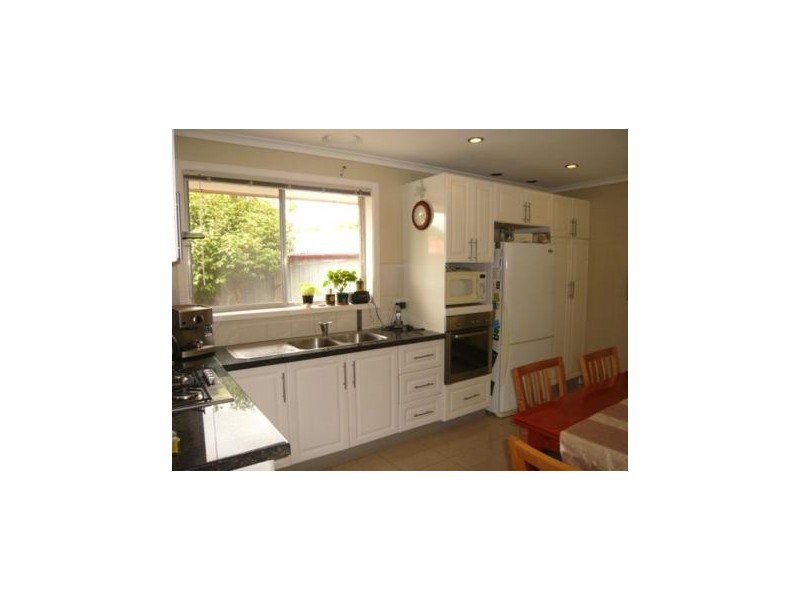 17 Risdon Drive, Notting Hill VIC 3168