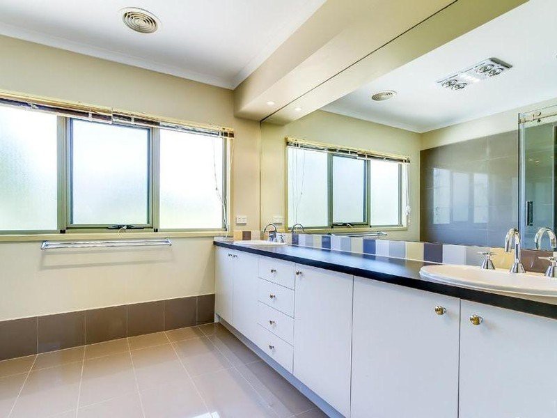 5 Lakeview Court, Glen Waverley VIC 3150