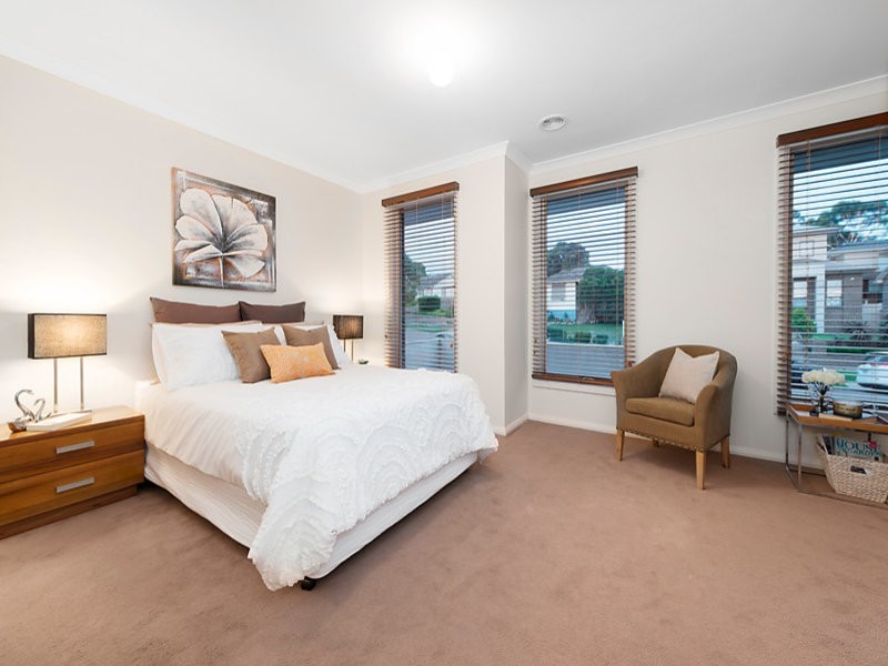 11 Melinga Crescent, Chadstone VIC 3148