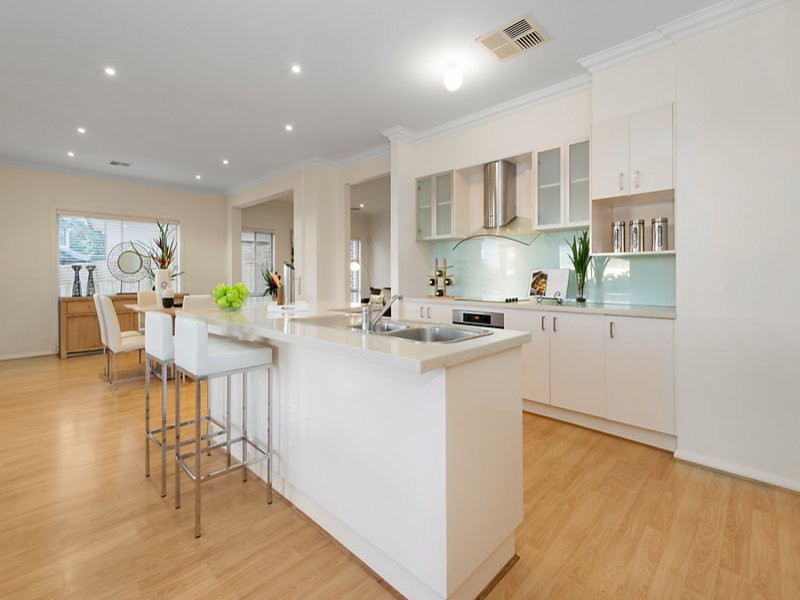 11 Melinga Crescent, Chadstone VIC 3148