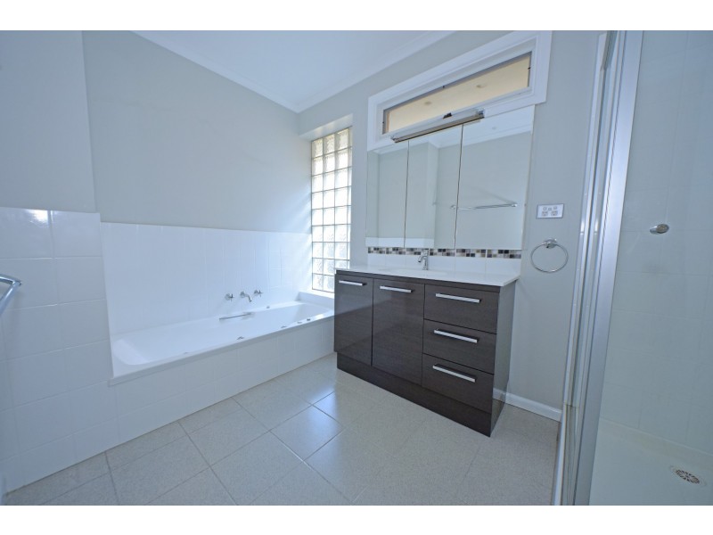 24 Nottingham Street, Glen Waverley VIC 3150