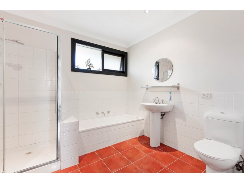 198 Outlook Drive, Dandenong North VIC 3175