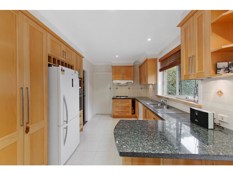 15 Burramine Road, Glen Waverley VIC 3150