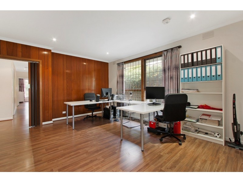 15 Burramine Road, Glen Waverley VIC 3150