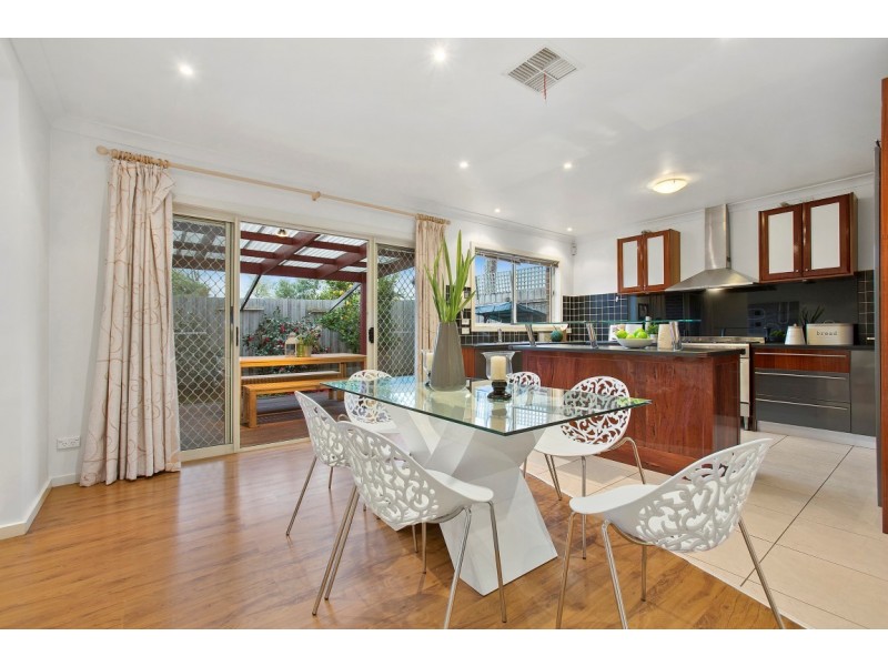 2/16 Risdon Drive, Notting Hill VIC 3168
