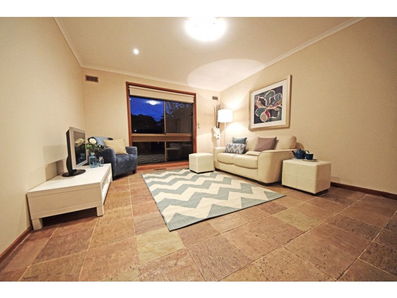 8/160 Gladstone Road, Dandenong North VIC 3175