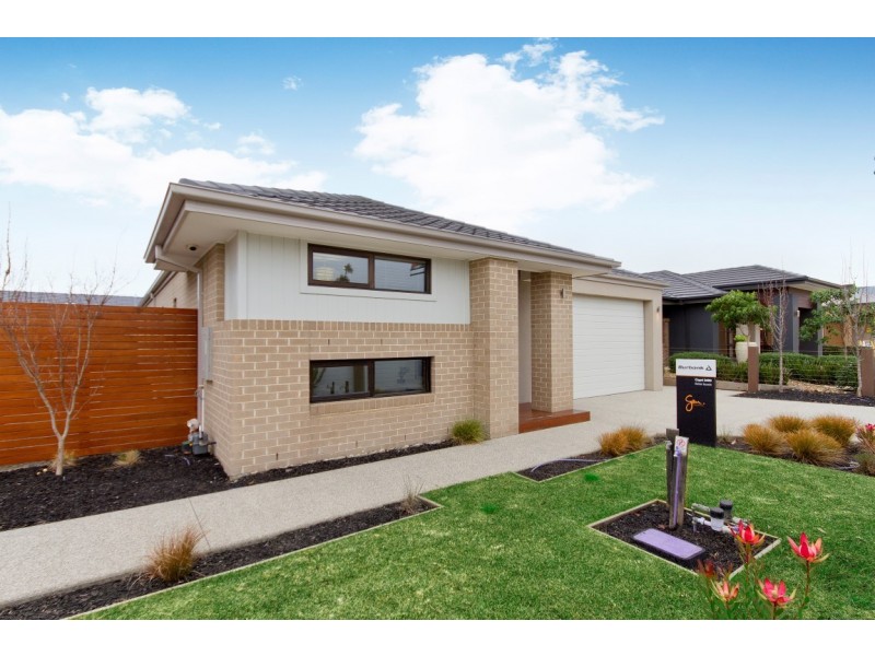 9 Eliburn Drive, Cranbourne East VIC 3977