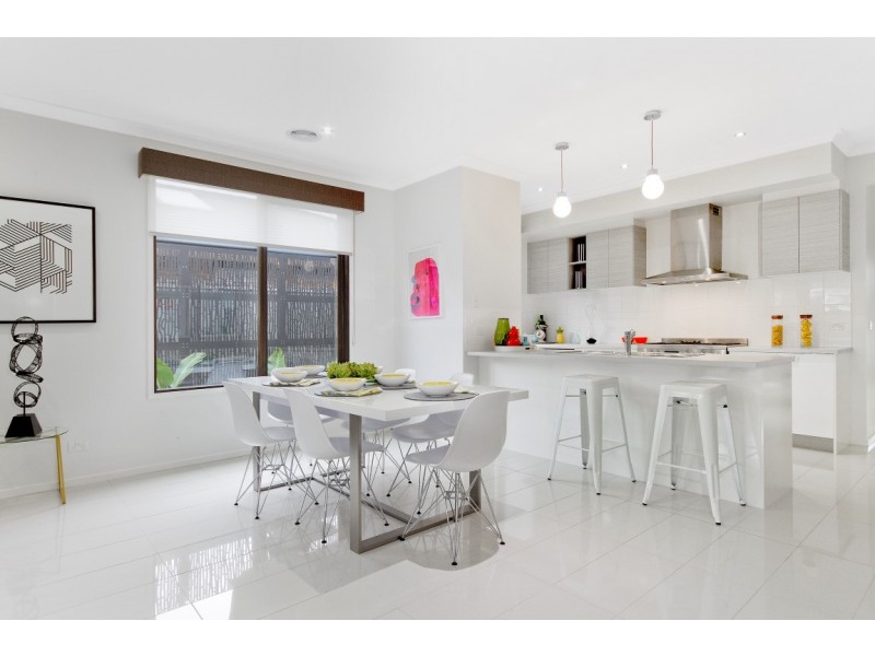 9 Eliburn Drive, Cranbourne East VIC 3977