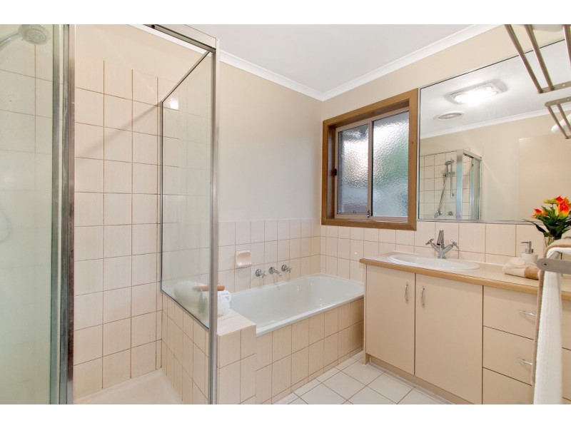 4/4 Lang Road, Mount Waverley VIC 3149