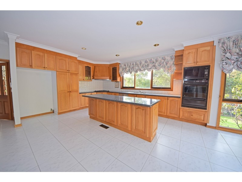 4 Strathconnan Place, Wheelers Hill VIC 3150