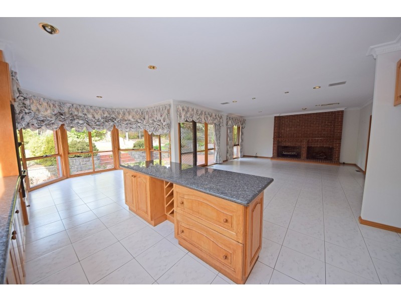 4 Strathconnan Place, Wheelers Hill VIC 3150
