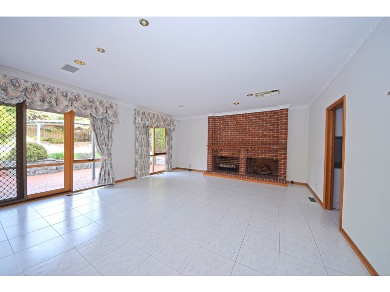 4 Strathconnan Place, Wheelers Hill VIC 3150
