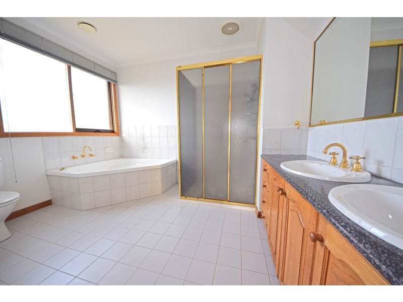 4 Strathconnan Place, Wheelers Hill VIC 3150