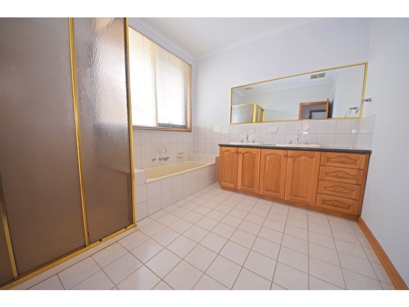 4 Strathconnan Place, Wheelers Hill VIC 3150