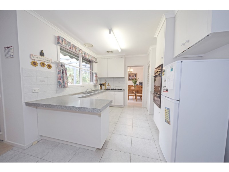 7 Petronella Avenue, Wheelers Hill VIC 3150