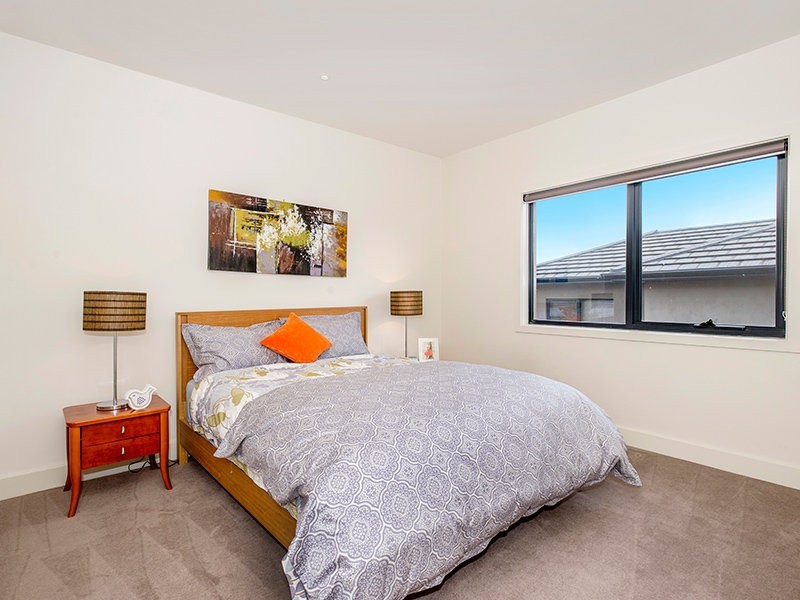 2/12 La Frank Street, Burwood VIC 3125