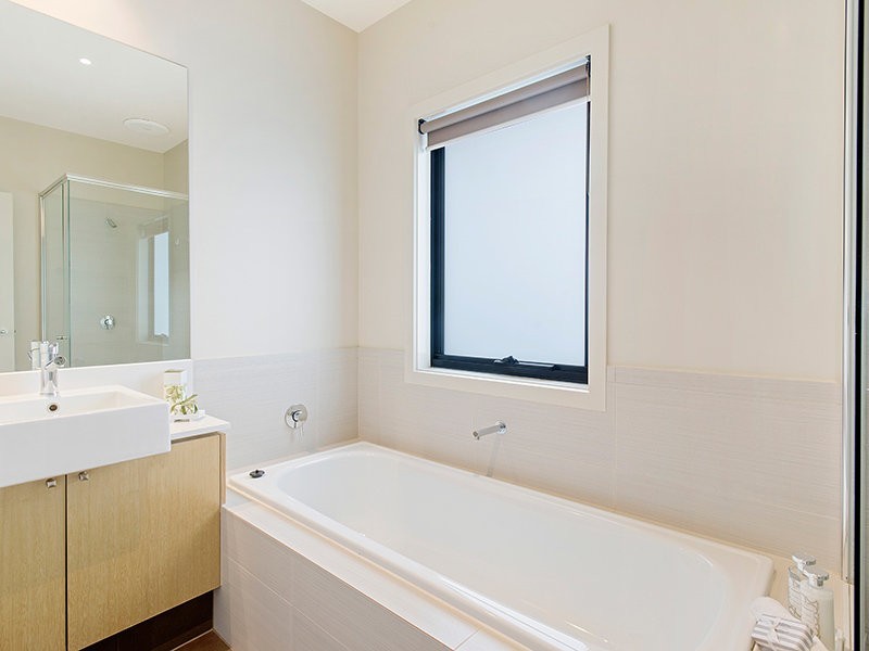 2/12 La Frank Street, Burwood VIC 3125