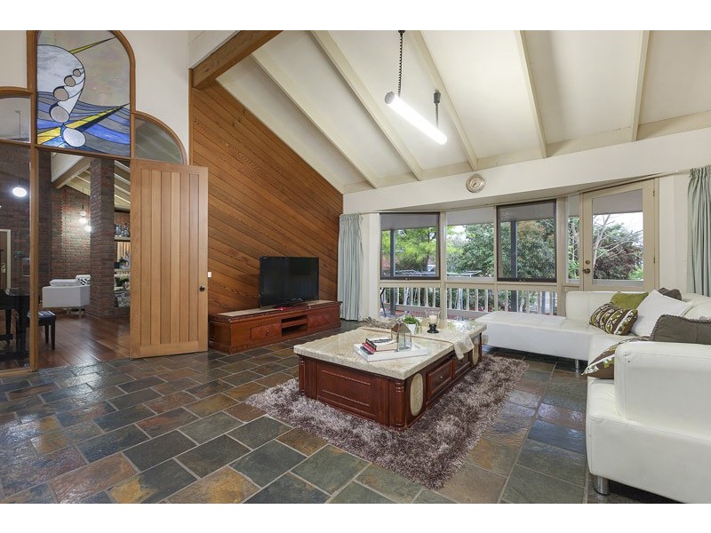 18 Tinarra Court, Wantirna South VIC 3152