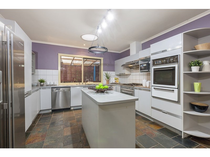 18 Tinarra Court, Wantirna South VIC 3152