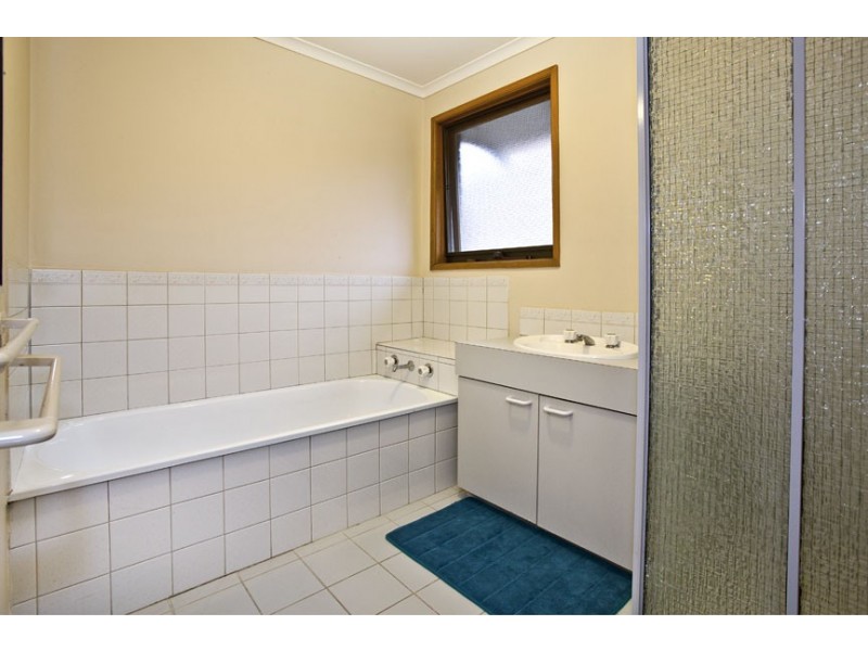 2/72 Leicester Avenue, Glen Waverley VIC 3150