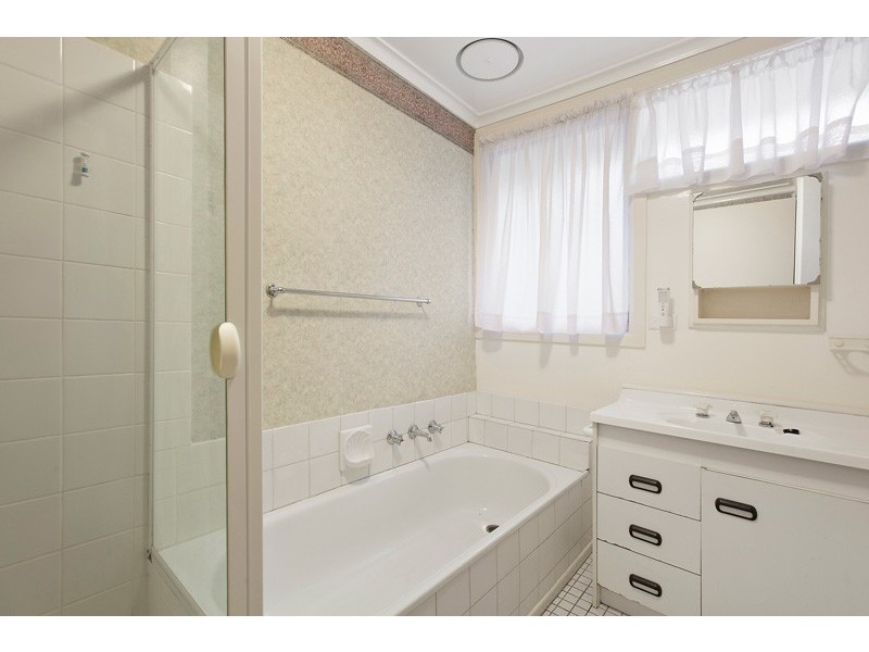 54 Risdon Drive, Notting Hill VIC 3168