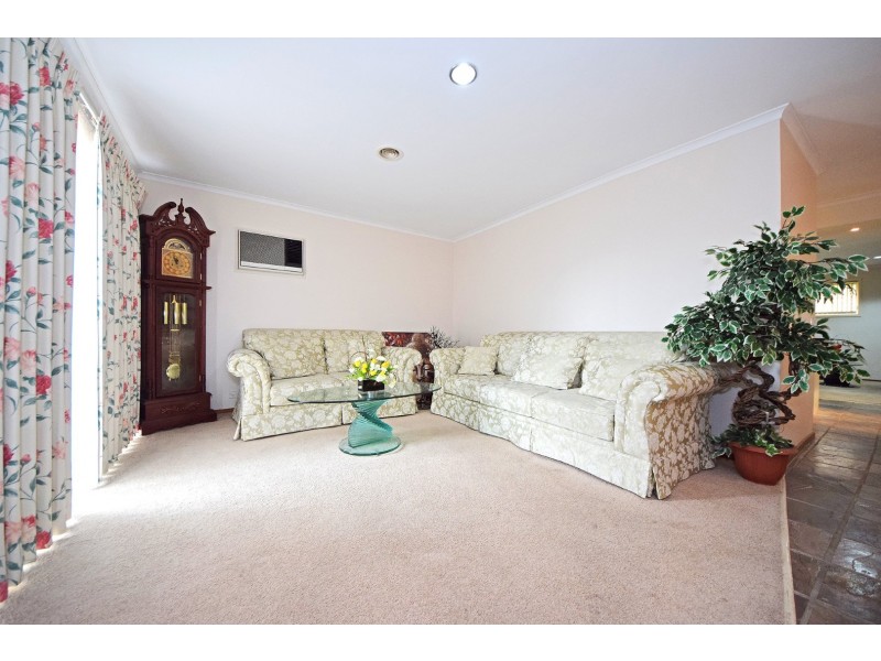 85 Kennington Park Drive, Endeavour Hills VIC 3802