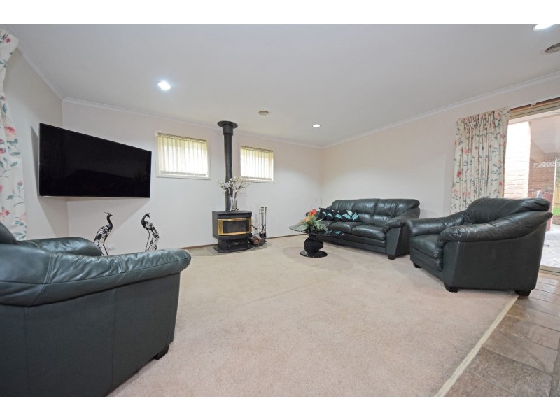 85 Kennington Park Drive, Endeavour Hills VIC 3802