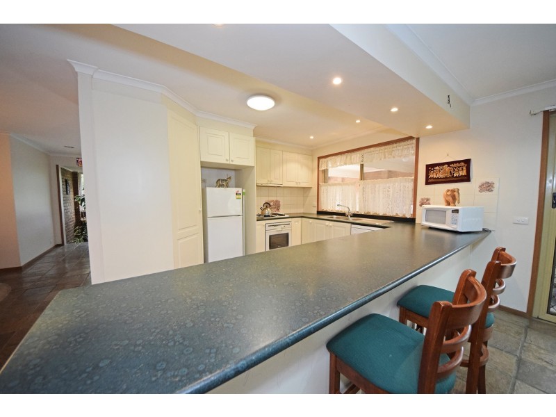 85 Kennington Park Drive, Endeavour Hills VIC 3802