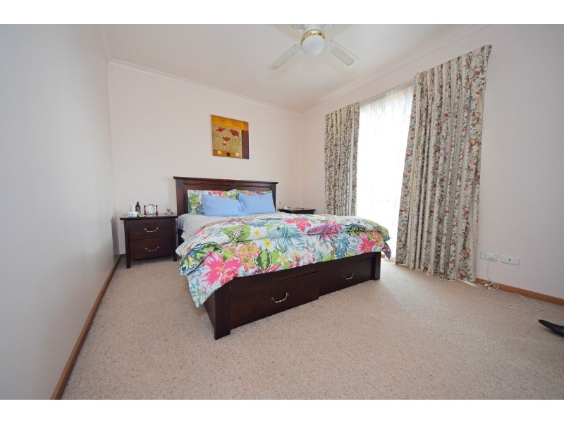 85 Kennington Park Drive, Endeavour Hills VIC 3802