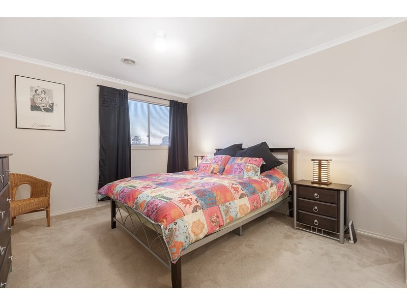 51 St Laurent Rise, Knoxfield VIC 3180