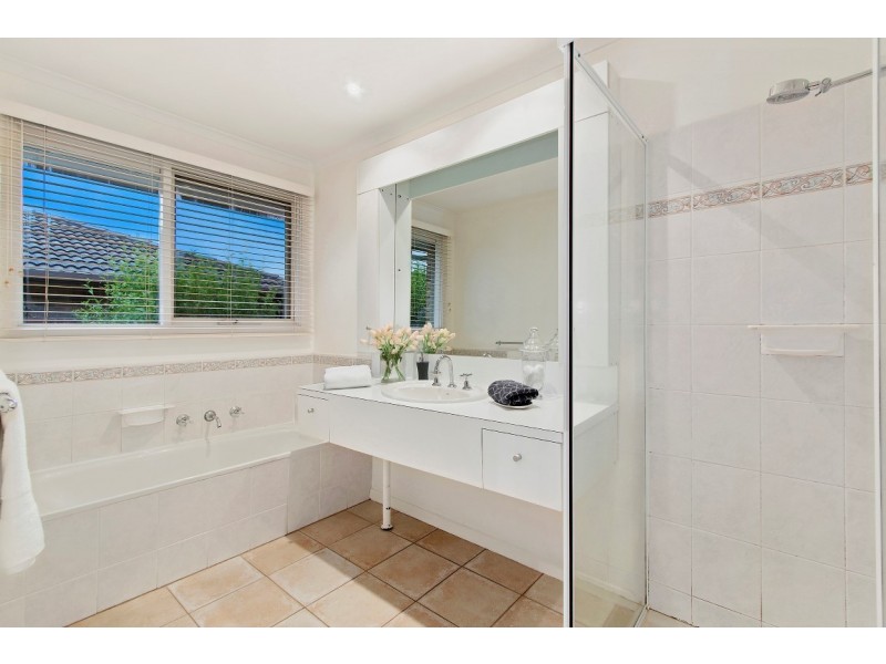 16 Mannix Square, Wantirna VIC 3152