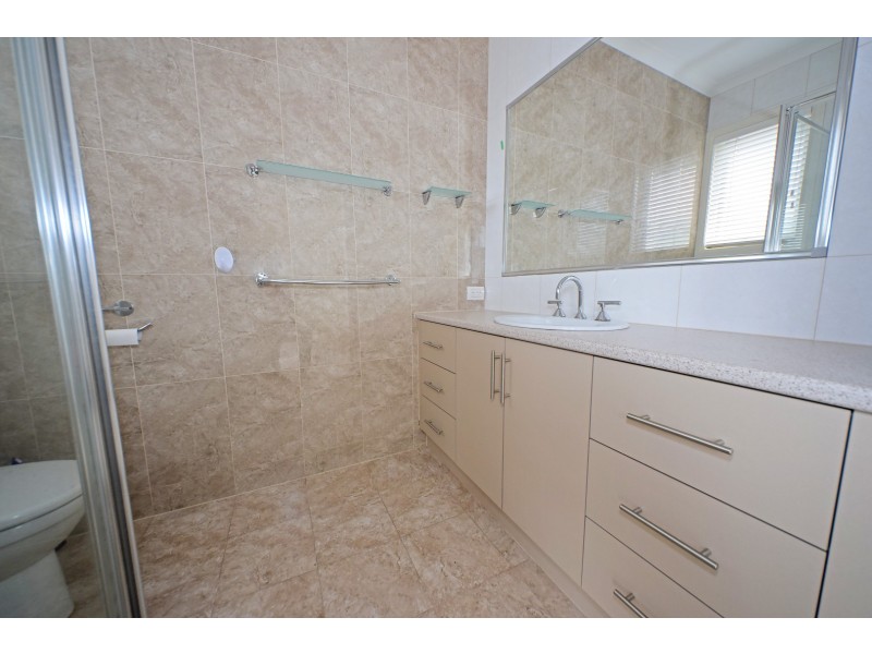 2/1A Barry Road, Burwood East VIC 3151