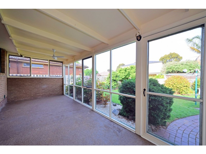 27 Fernvale Crescent, Wheelers Hill VIC 3150