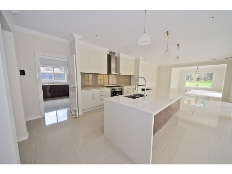 297 Gallaghers Road, Glen Waverley VIC 3150