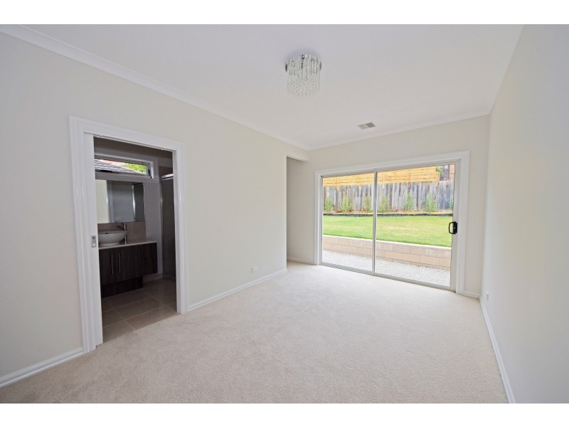 297 Gallaghers Road, Glen Waverley VIC 3150