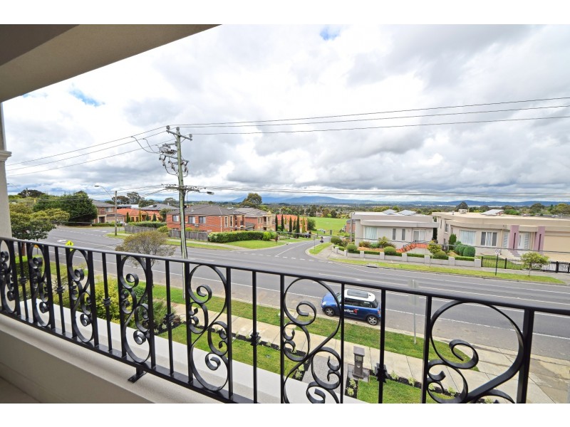 297 Gallaghers Road, Glen Waverley VIC 3150