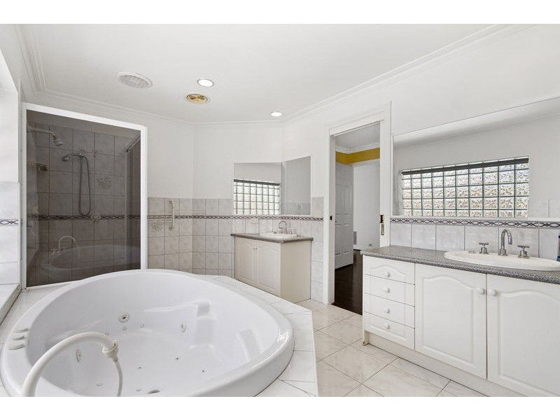 64 Simon Avenue, Rowville VIC 3178