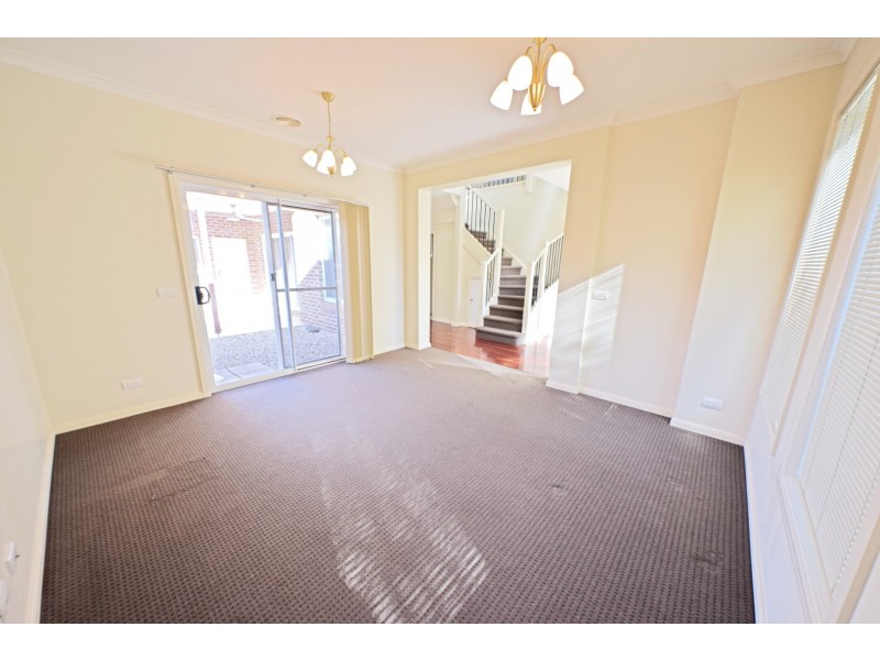 1/1A Barry Road, Burwood East VIC 3151