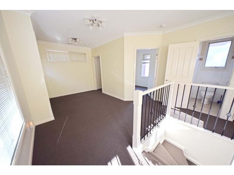 1/1A Barry Road, Burwood East VIC 3151