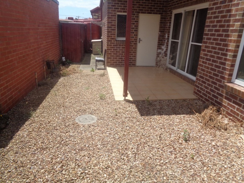 1/1A Barry Road, Burwood East VIC 3151