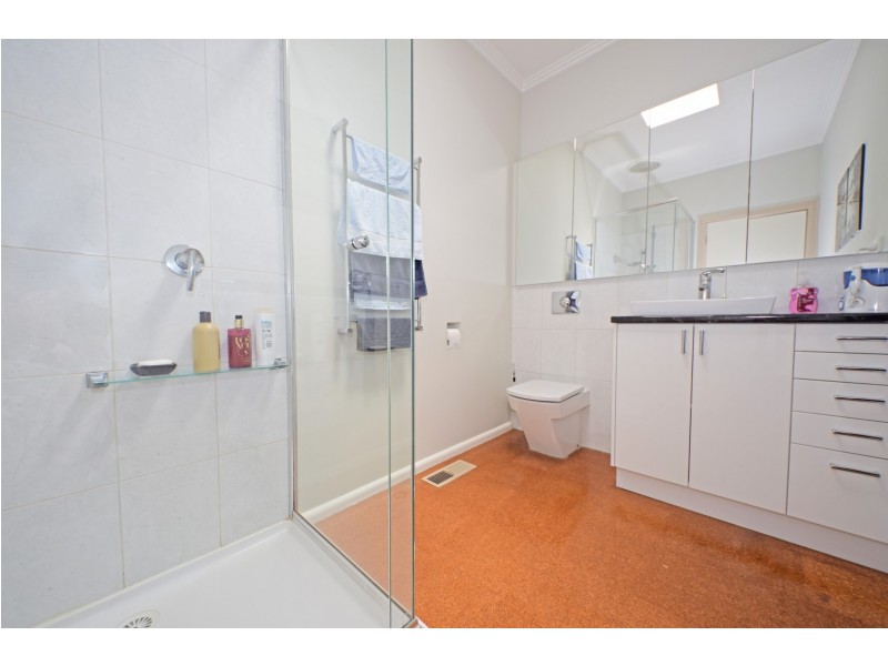 27 Lincoln Avenue, Glen Waverley VIC 3150