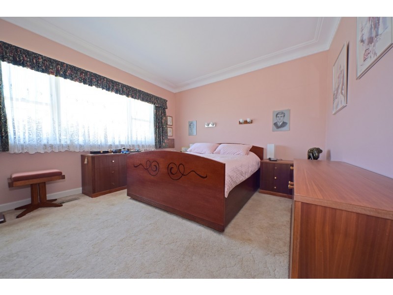 27 Lincoln Avenue, Glen Waverley VIC 3150