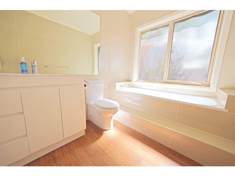 17 Mead Court, Wantirna South VIC 3152