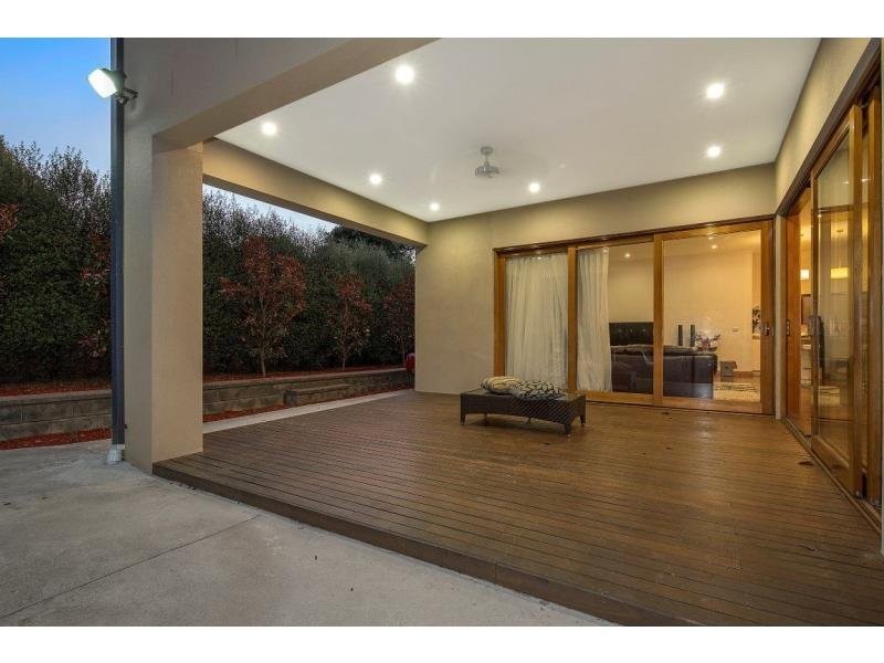 24 Greenways Road, Glen Waverley VIC 3150