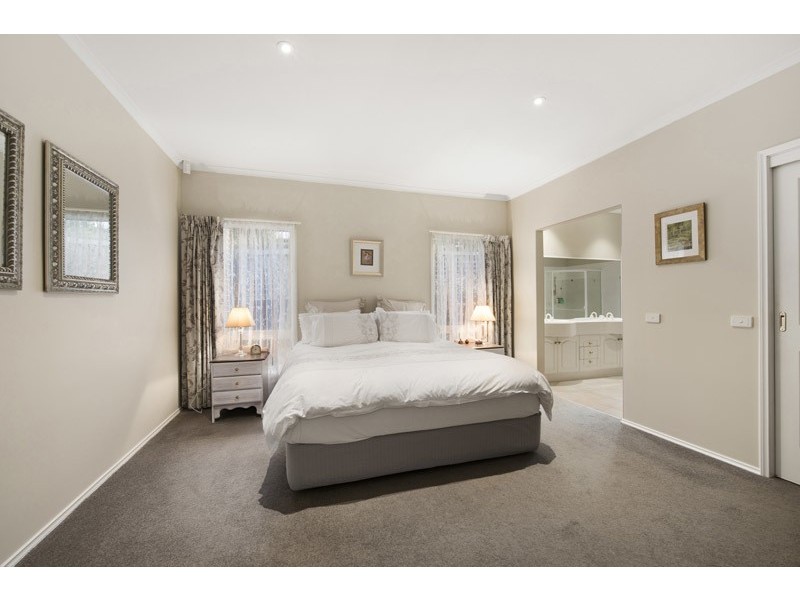 77 Hilton Street, Mount Waverley VIC 3149