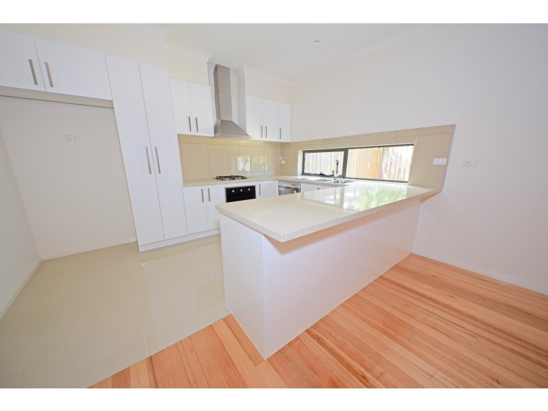 2/28 Cambridge Drive, Glen Waverley VIC 3150