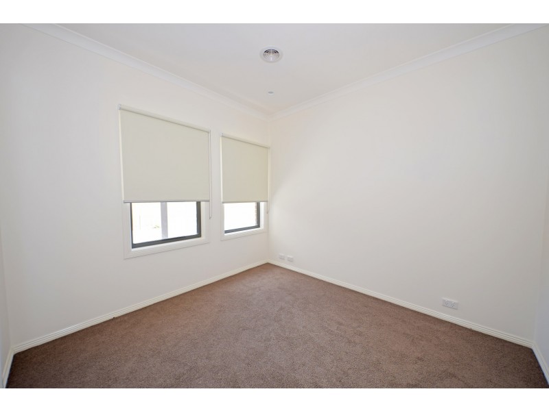 2/28 Cambridge Drive, Glen Waverley VIC 3150