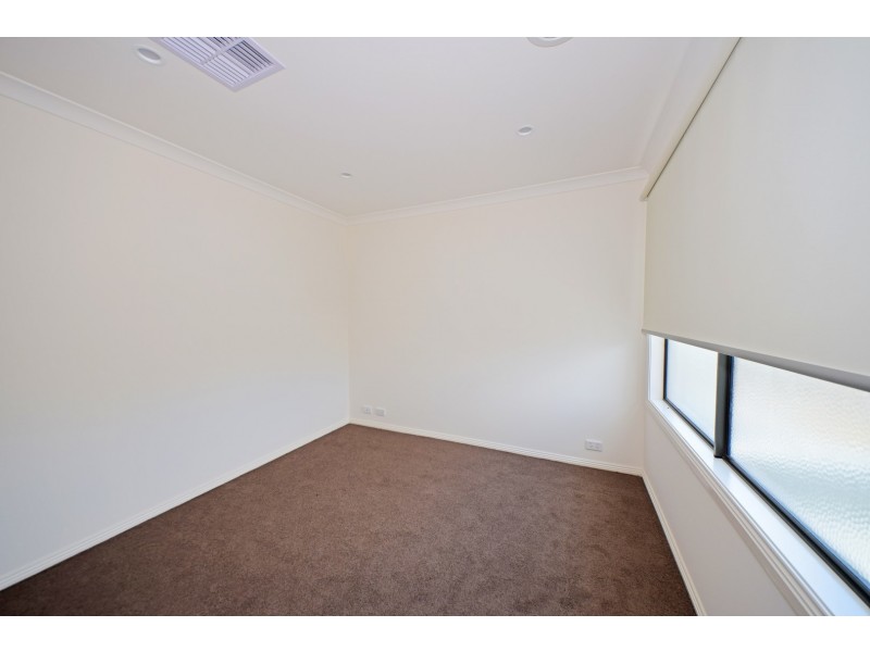 2/28 Cambridge Drive, Glen Waverley VIC 3150