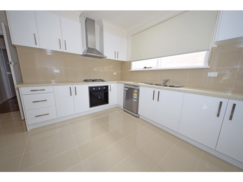 1/28 Cambridge Drive, Glen Waverley VIC 3150