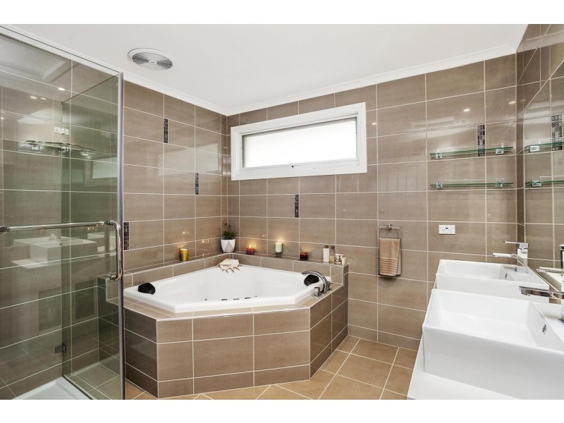 229 Outlook Drive, Dandenong North VIC 3175